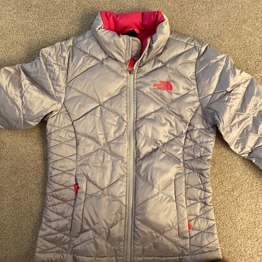 The North Face girls jacket like new. Grey and hot pink.